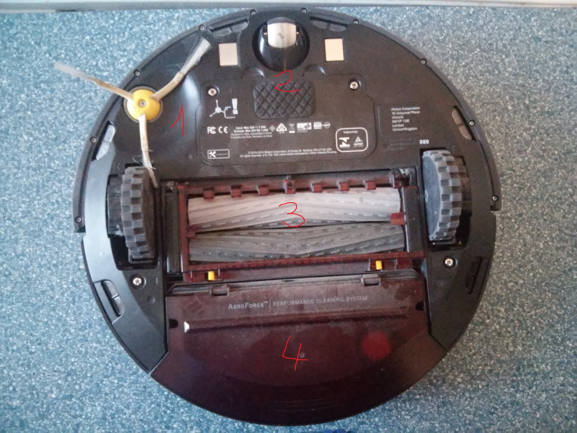 iRobot Roomba 880 - widok z dołu